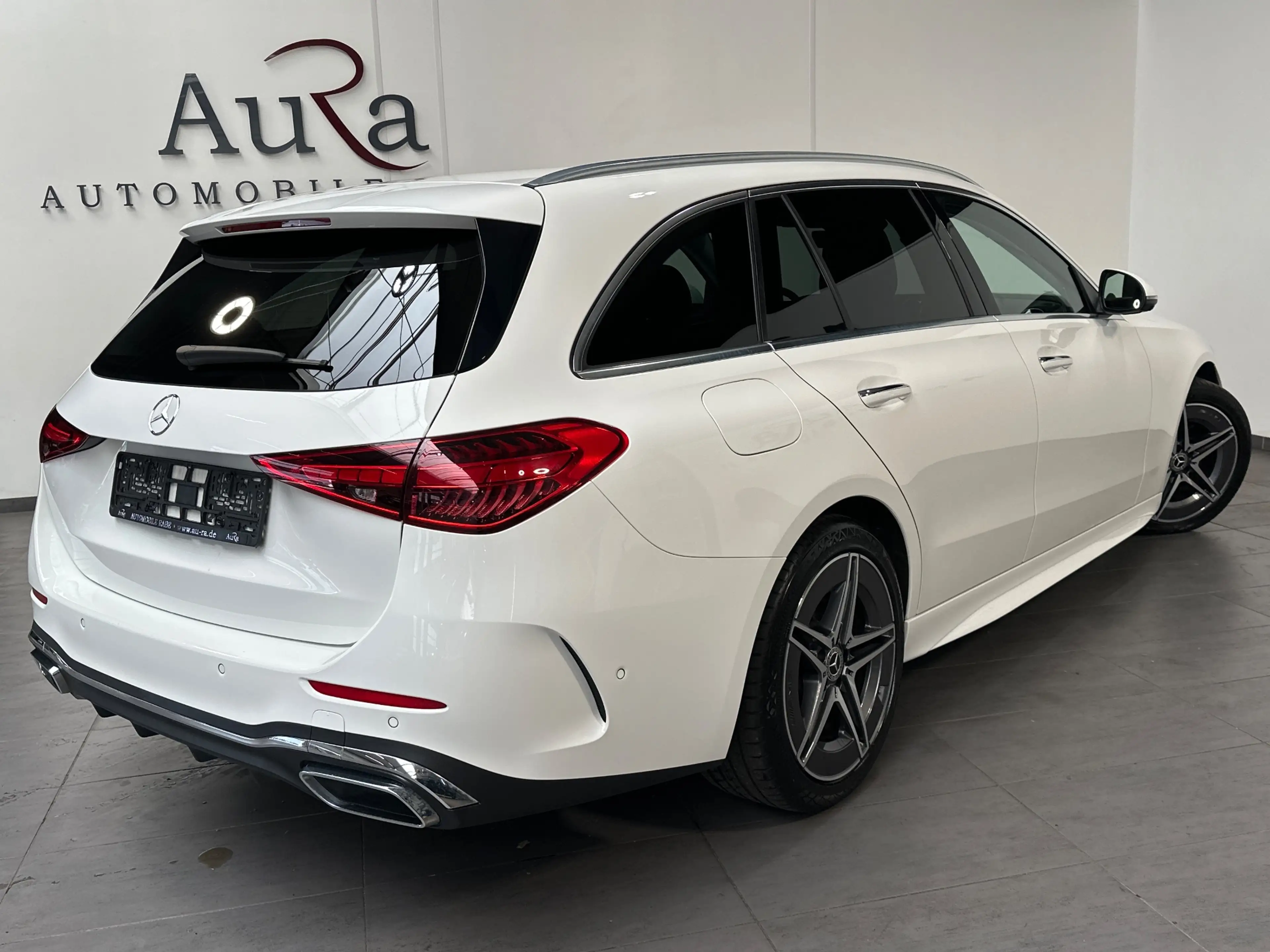 Mercedes-Benz C 200 T AMG-Line NAV+LED+PANO+KEYLESS+DISTRONIC+18ZOLL — photo 4