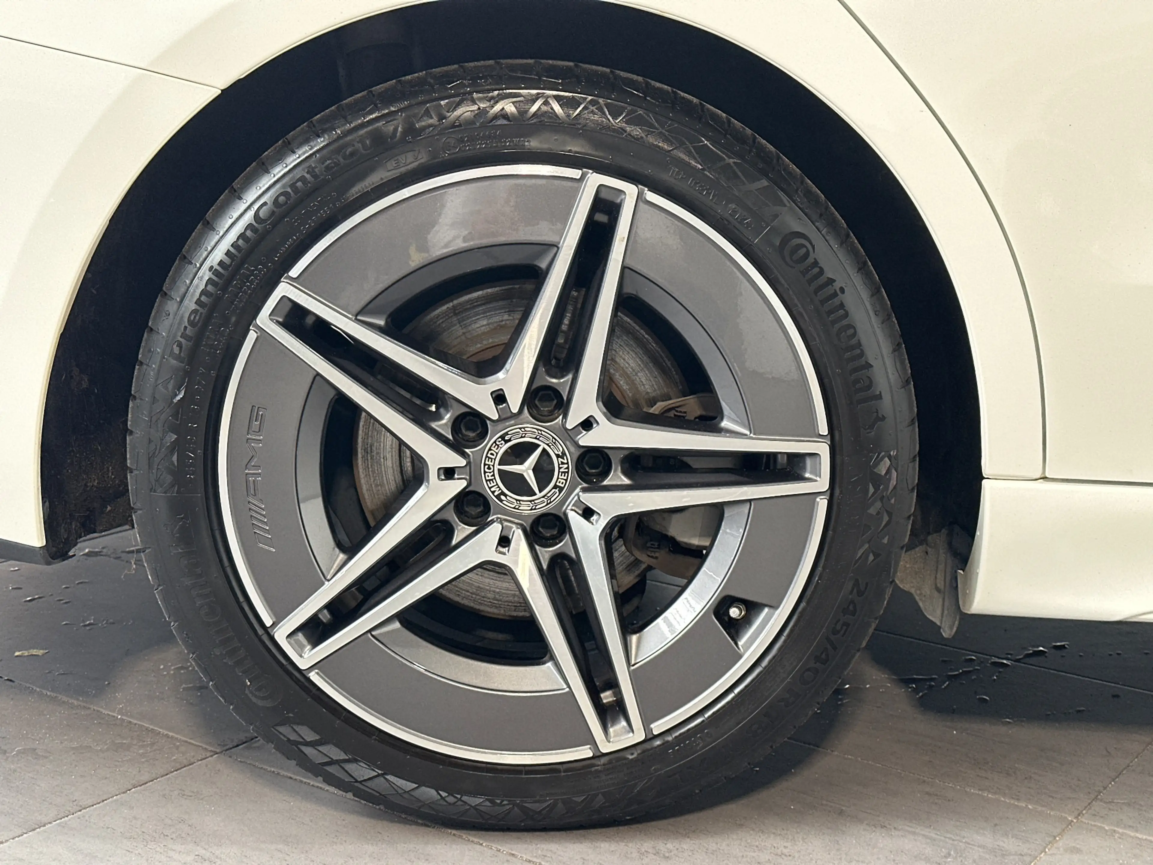 Mercedes-Benz C 200 T AMG-Line NAV+LED+PANO+KEYLESS+DISTRONIC+18ZOLL — photo 3