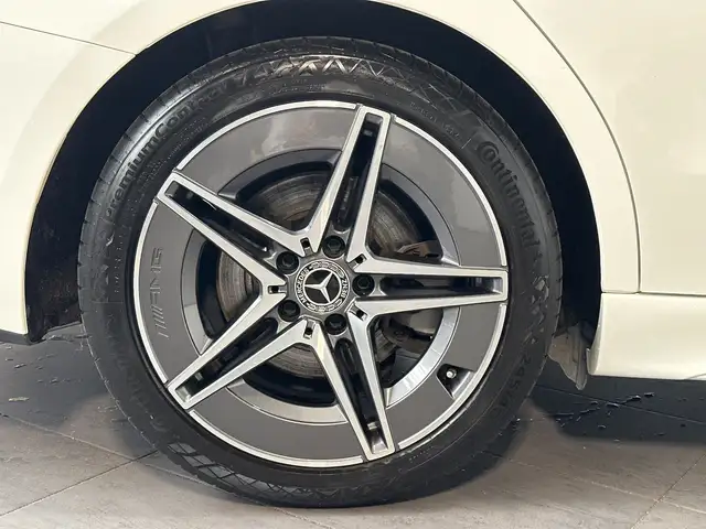 Mercedes-Benz C-Class view 3