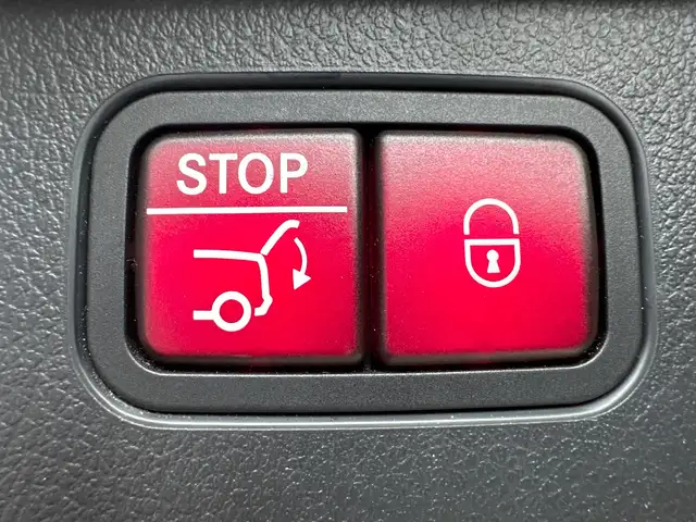 Mercedes-Benz C-Class view 9