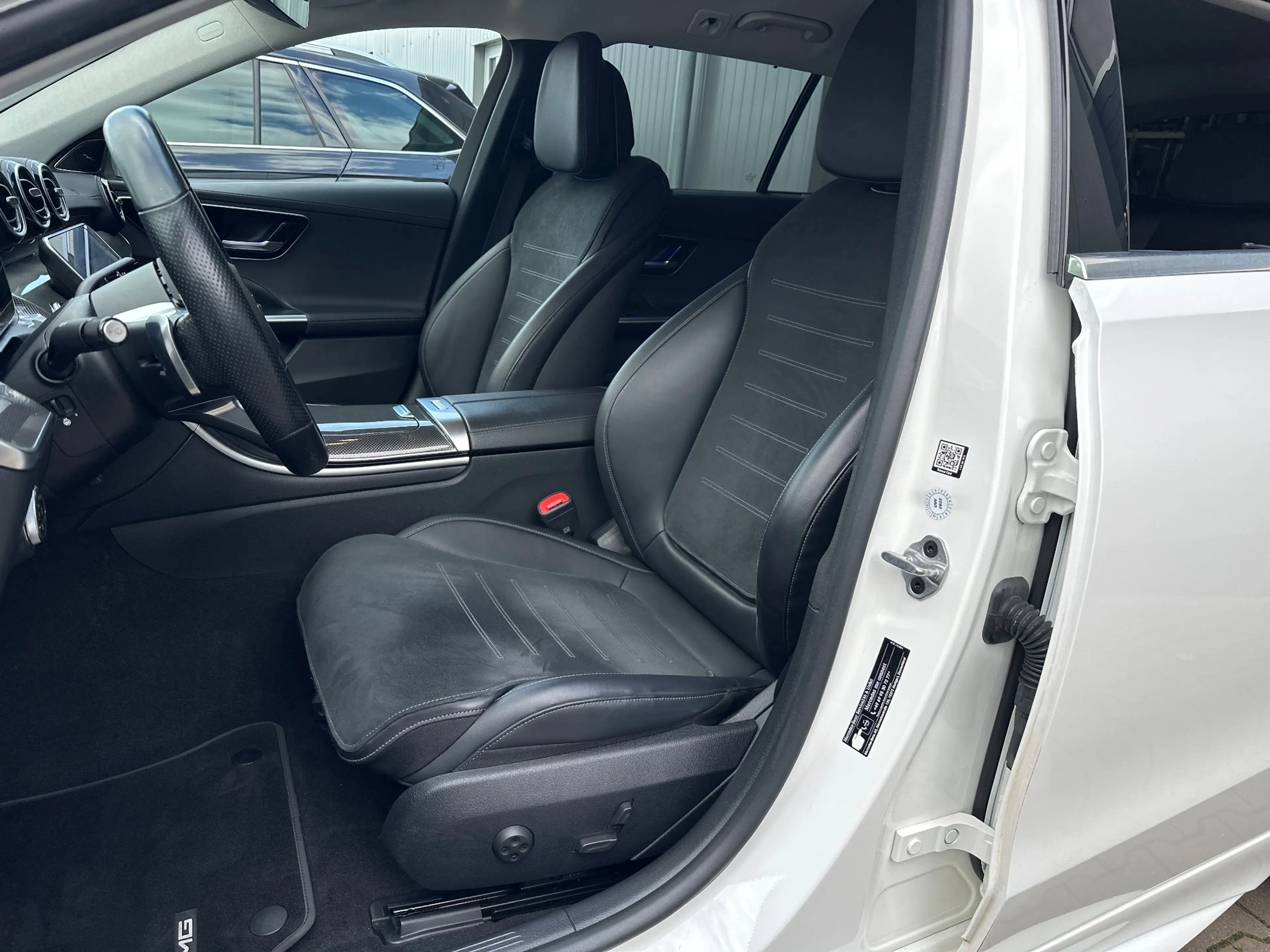 Mercedes-Benz C 200 T AMG-Line NAV+LED+PANO+KEYLESS+DISTRONIC+18ZOLL — photo 13