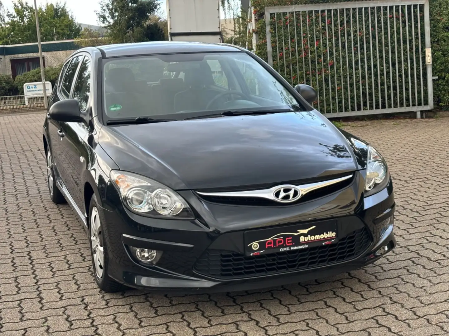 Hyundai i30 Edition+ 1 Hand 33.000km Noir - 1