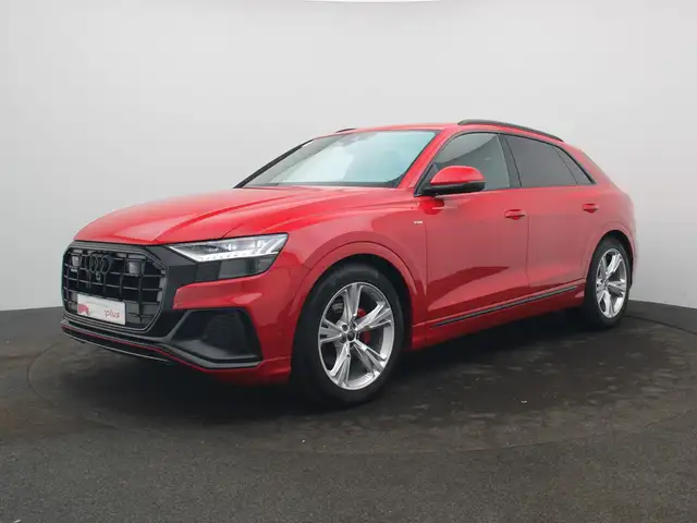 Audi Q8 view 2