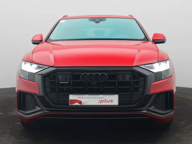 Audi Q8 view 3