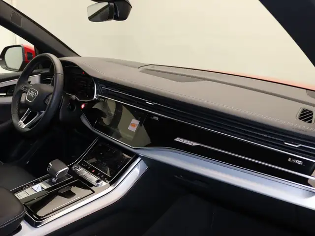 Audi Q8 view 12