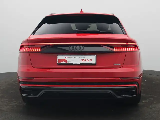 Audi Q8 view 6