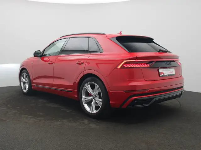 Audi Q8 view 5
