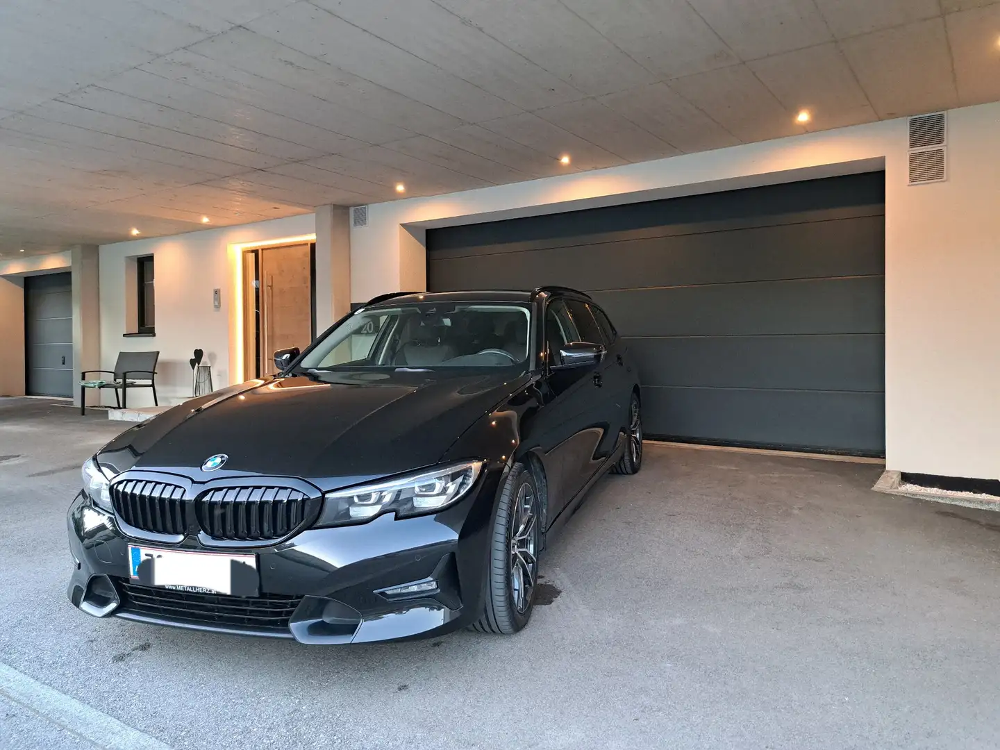 BMW 320 d xDrive+Aut.+el.Ahk+M Sport +Business Paket Schwarz - 2
