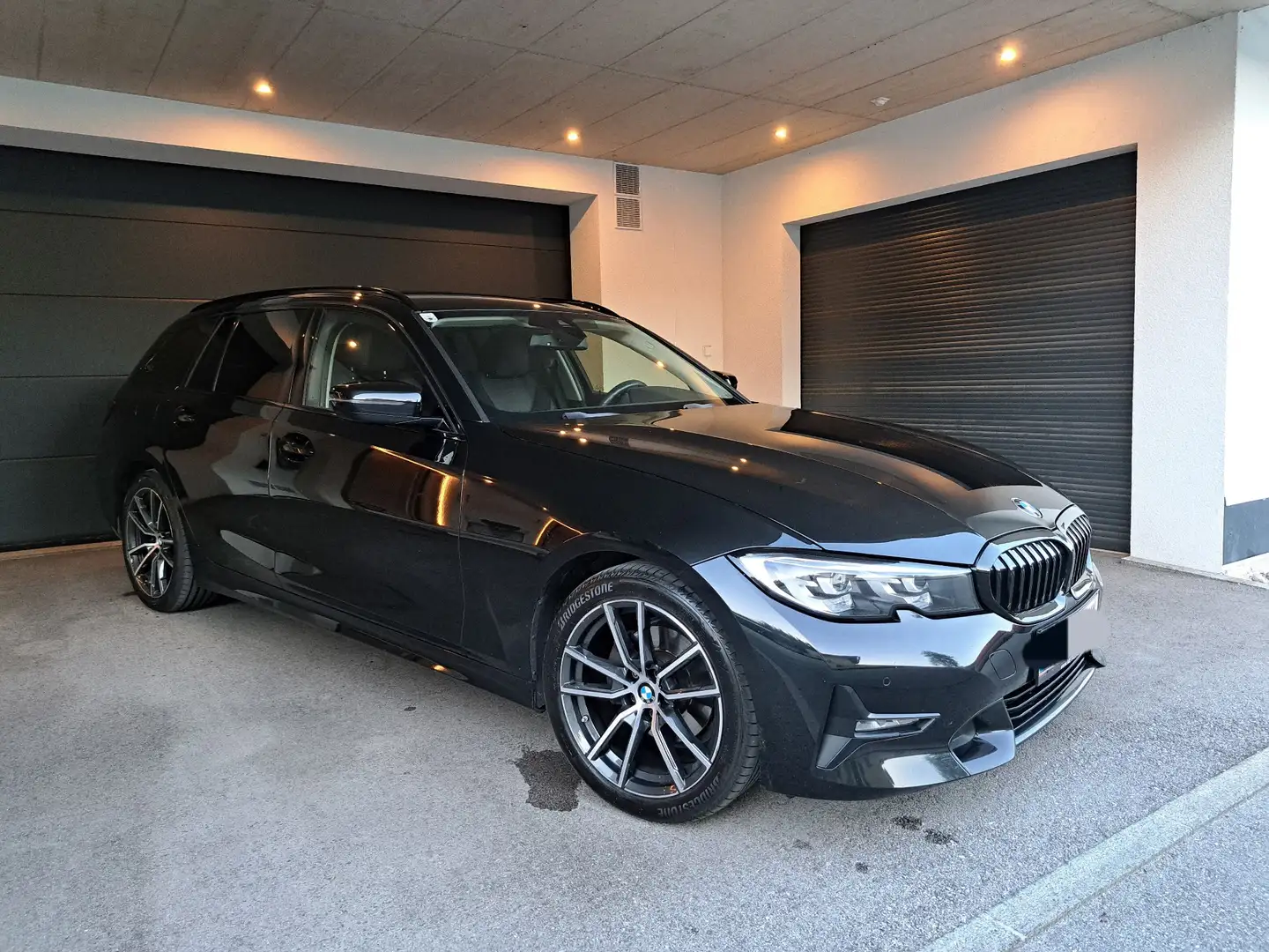 BMW 320 d xDrive+Aut.+el.Ahk+M Sport +Business Paket Schwarz - 1