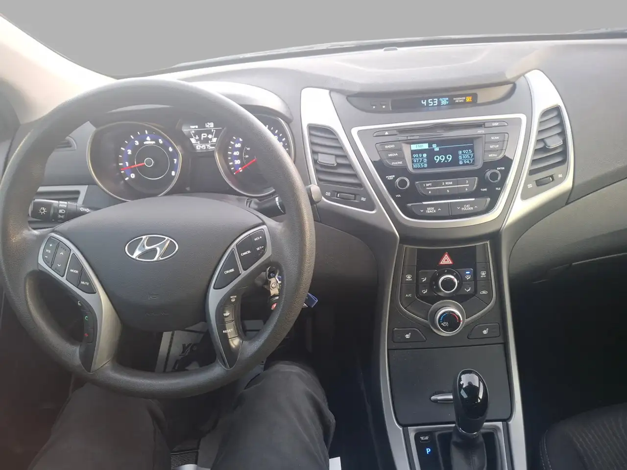 Hyundai ELANTRA снимка Hyundai ELANTRA