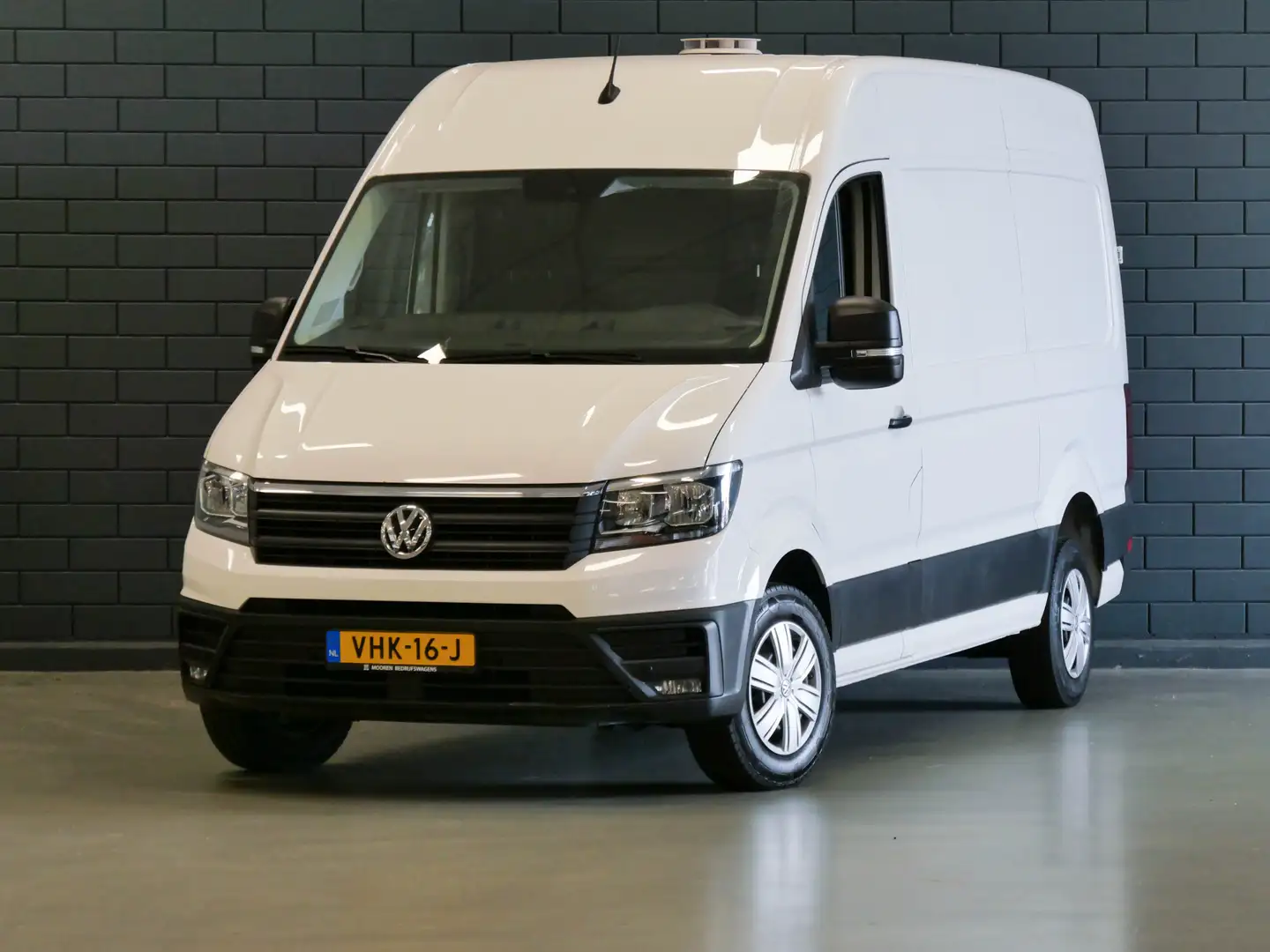Volkswagen Crafter 35 2.0 TDI 141PK L3H3 Highline | TREKHAAK | CAMERA Wit - 2