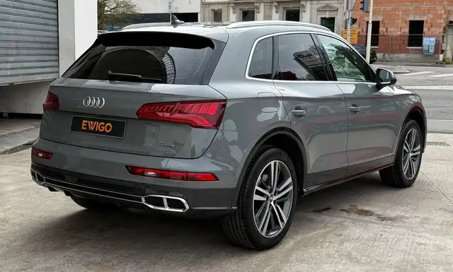 Audi Q5 view 2