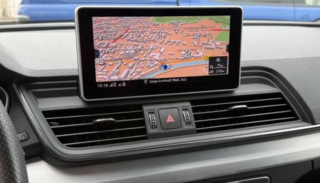 Audi Q5 view 10