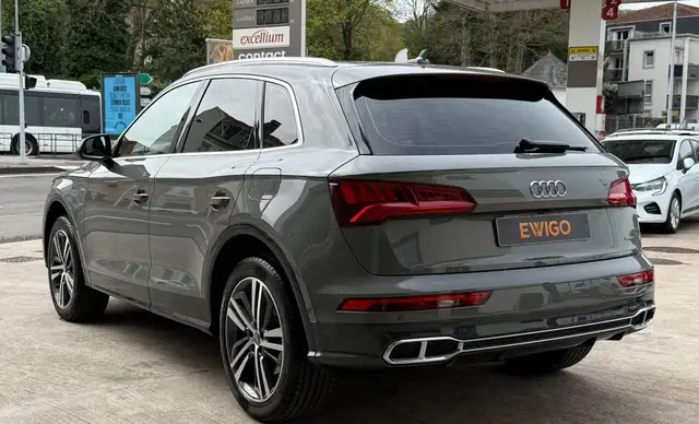 Audi Q5 view 4