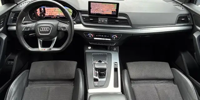 Audi Q5 view 9