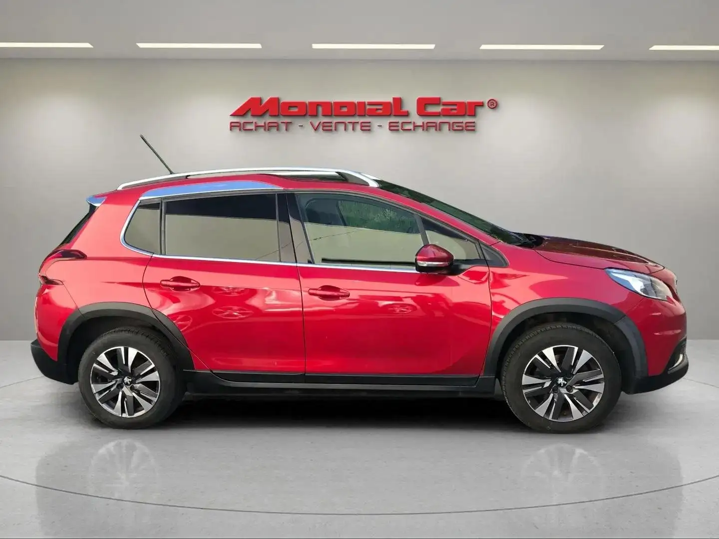 Peugeot 2008 1.2 PureTech Allure *Marchand ou export* Rouge - 2
