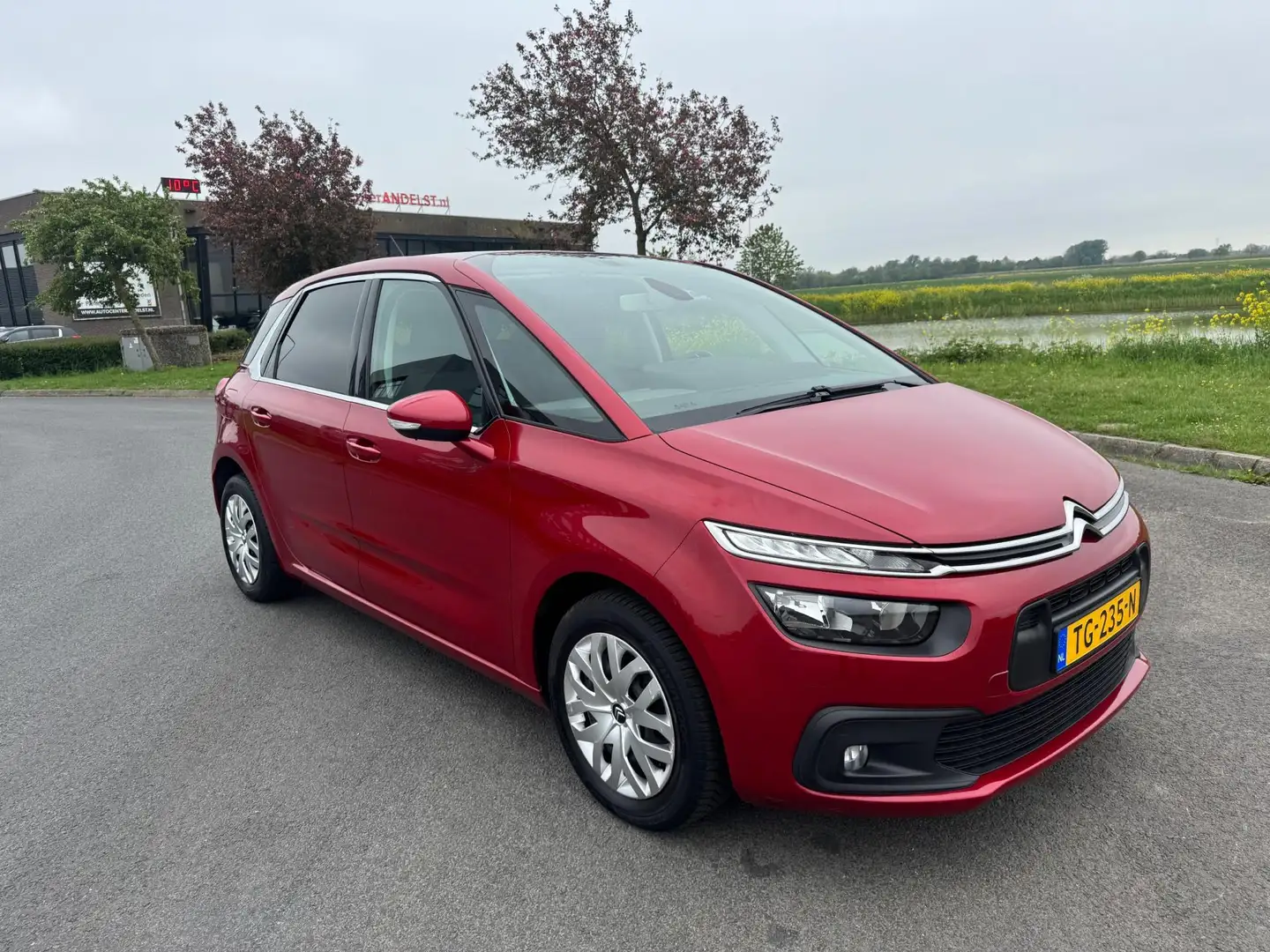 Citroen C4 Picasso 1.2 PureTech Selection, Aut, Trekhaak, Navi, Pdc, Rood - 2