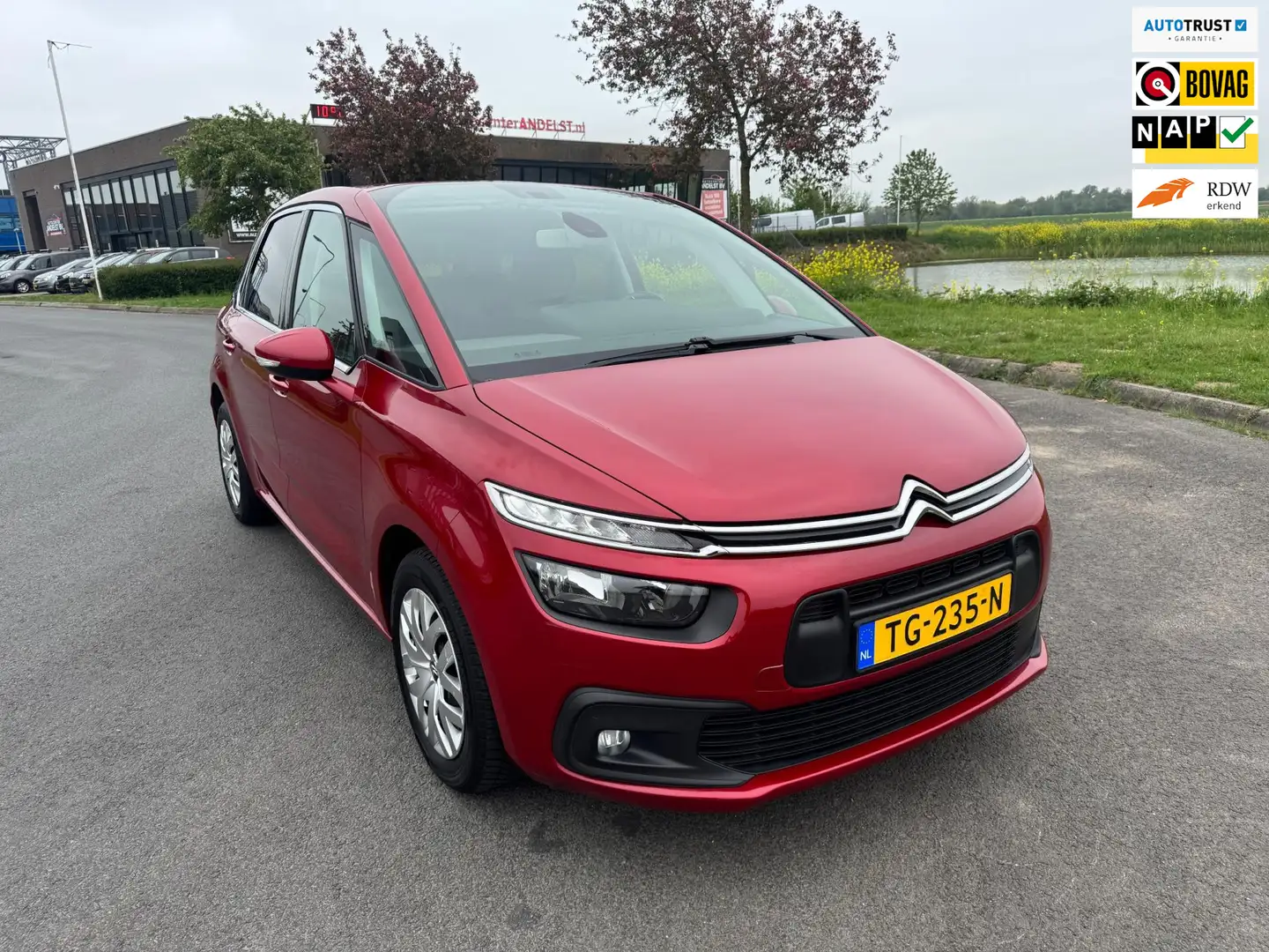 Citroen C4 Picasso 1.2 PureTech Selection, Aut, Trekhaak, Navi, Pdc, Rood - 1