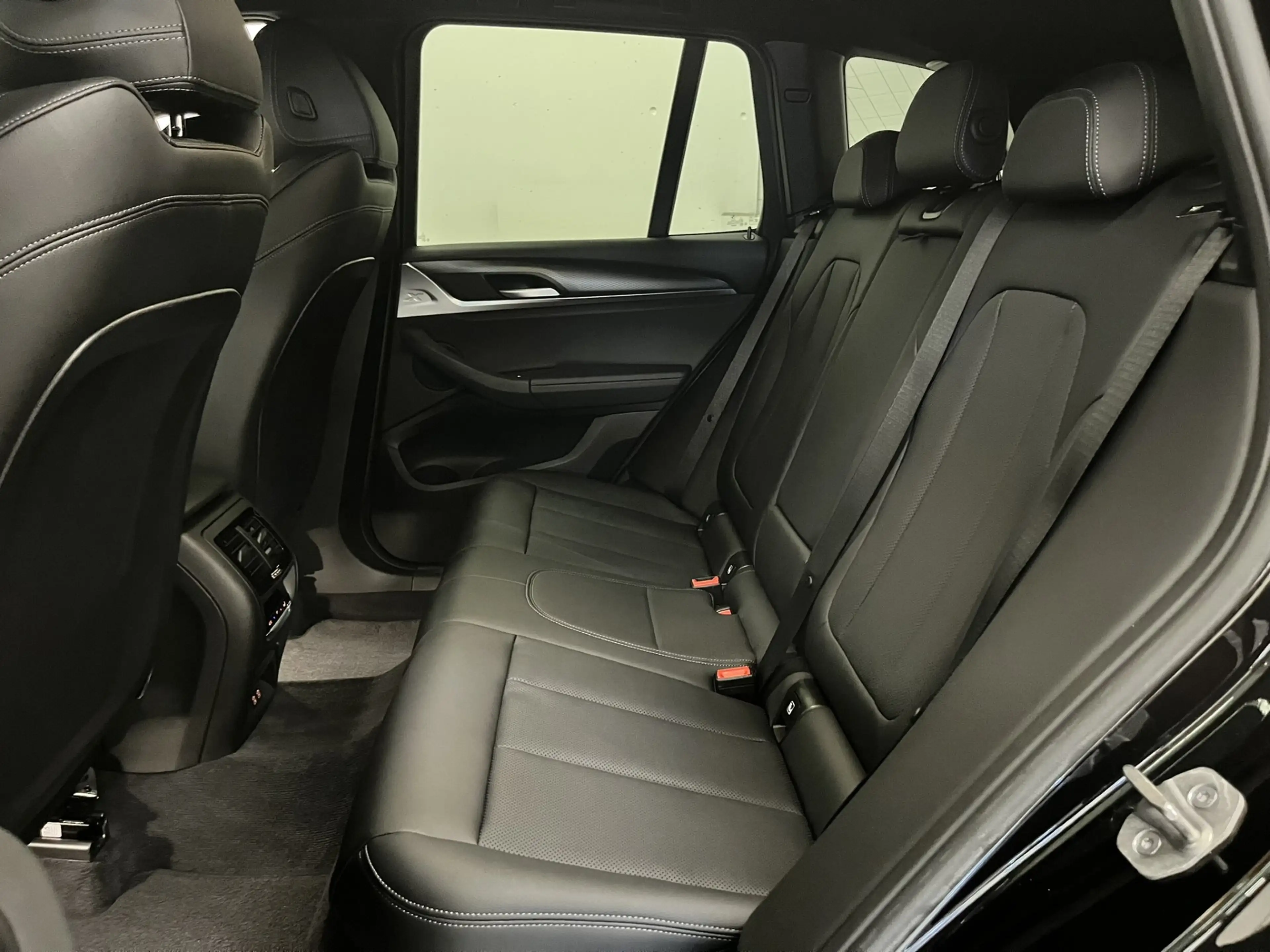 BMW X3 sDrive18d *M-Sport / Innovationspaket / Komfortpaket* — photo 12