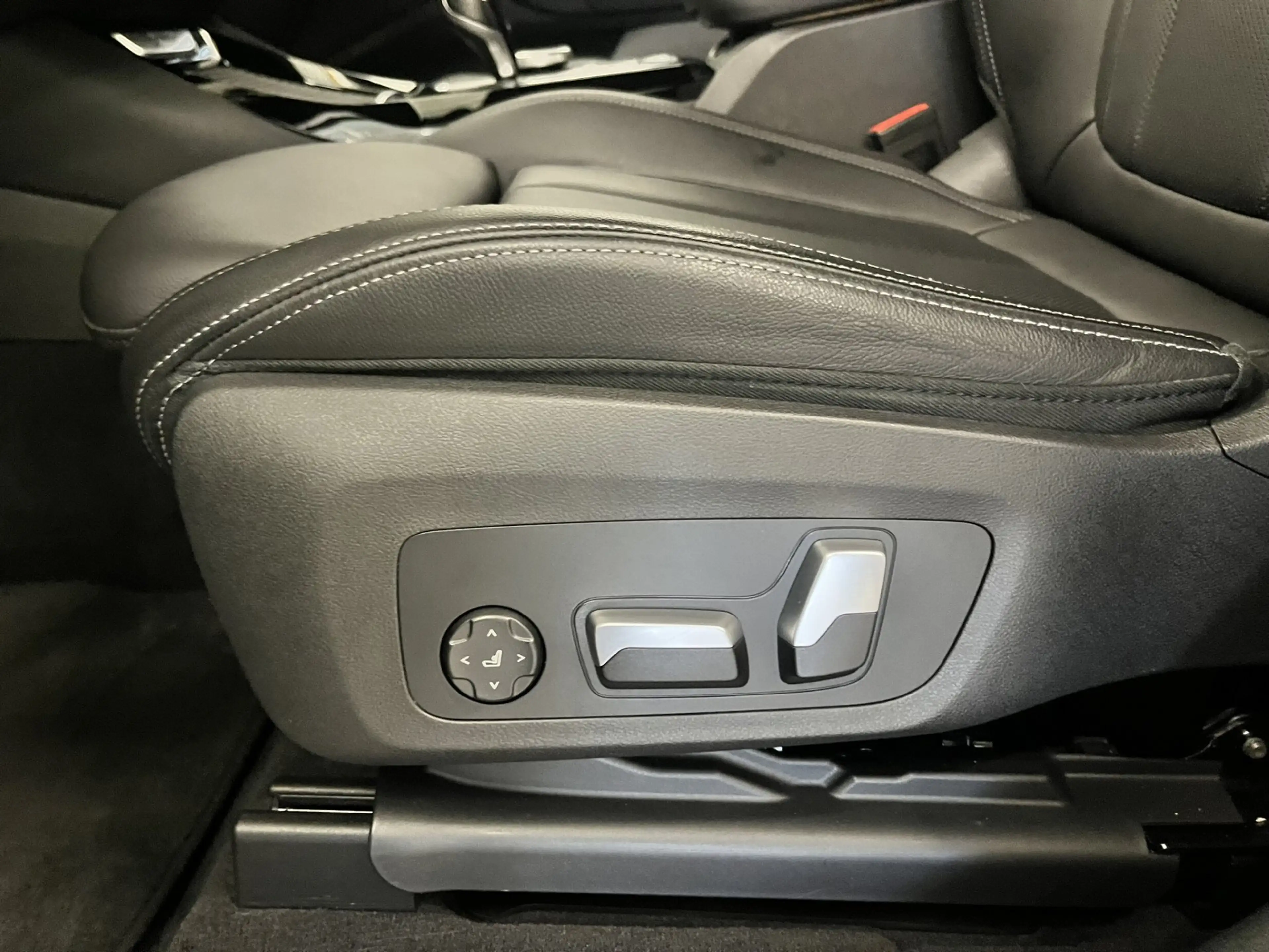 BMW X3 sDrive18d *M-Sport / Innovationspaket / Komfortpaket* — photo 13