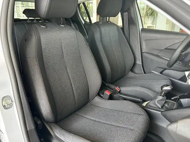 Peugeot 208 view 8