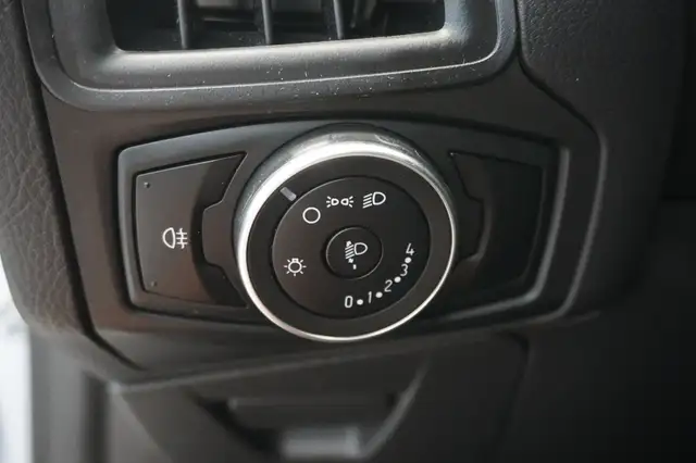 Ford Focus view 14