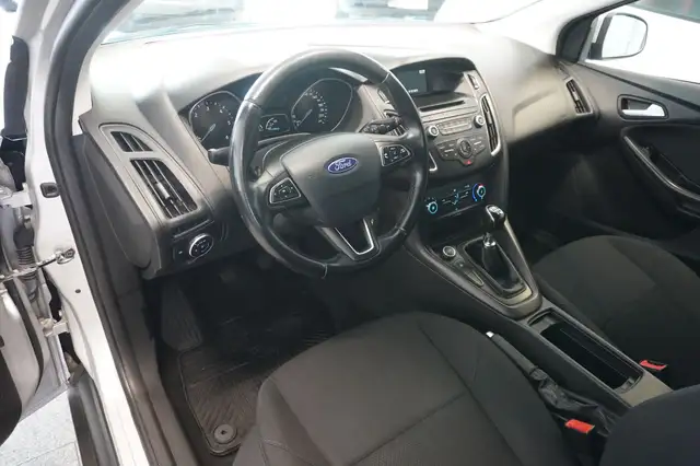 Ford Focus view 7