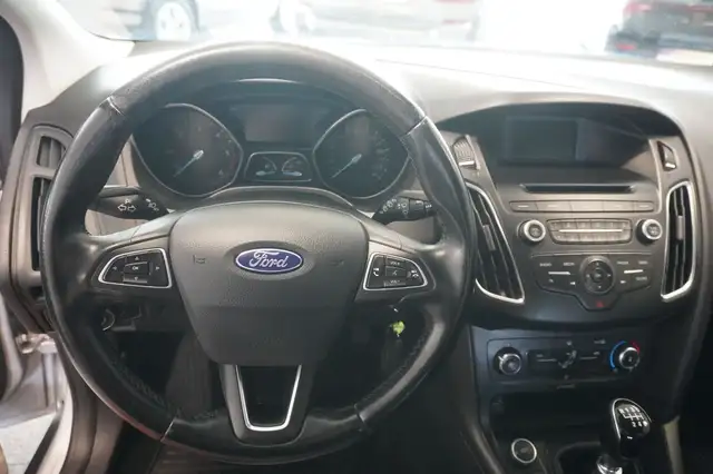 Ford Focus view 11