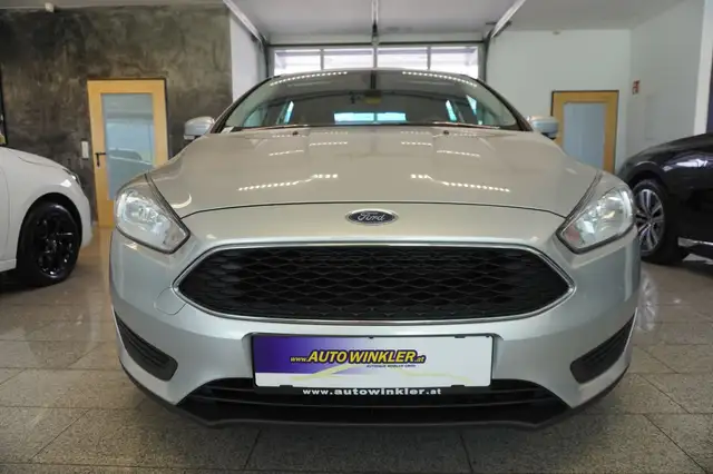 Ford Focus view 2