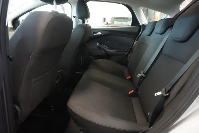 Ford Focus view 9