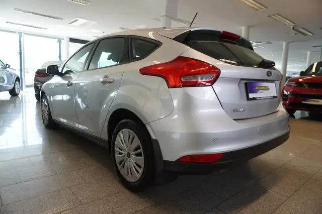 Ford Focus view 4