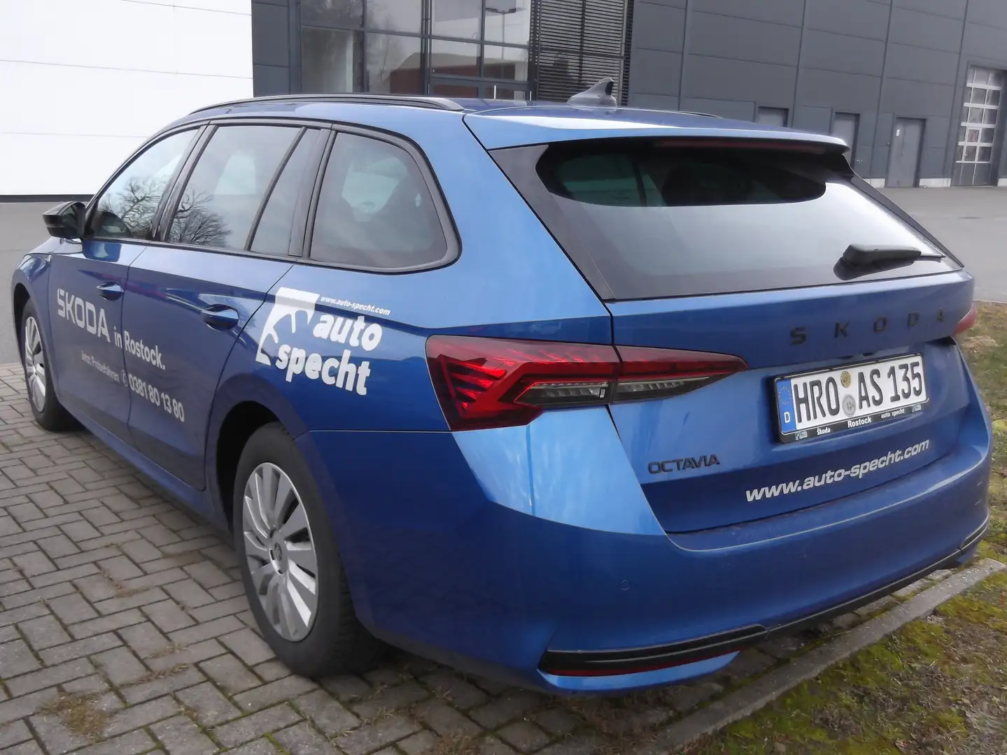 Skoda Octavia 2.0 TDI 110kW Sportline Blau - 2