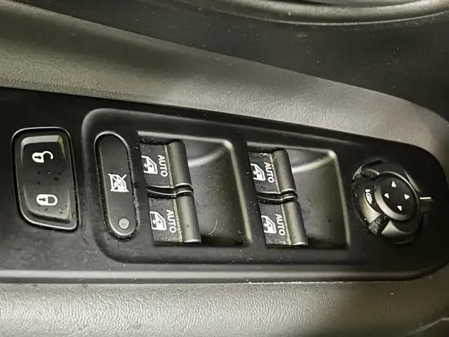Jeep Renegade view 3
