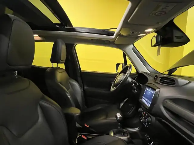 Jeep Renegade view 4