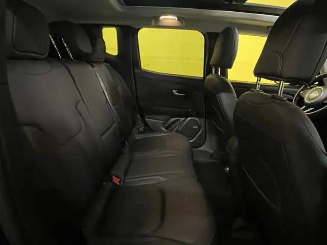 Jeep Renegade view 5