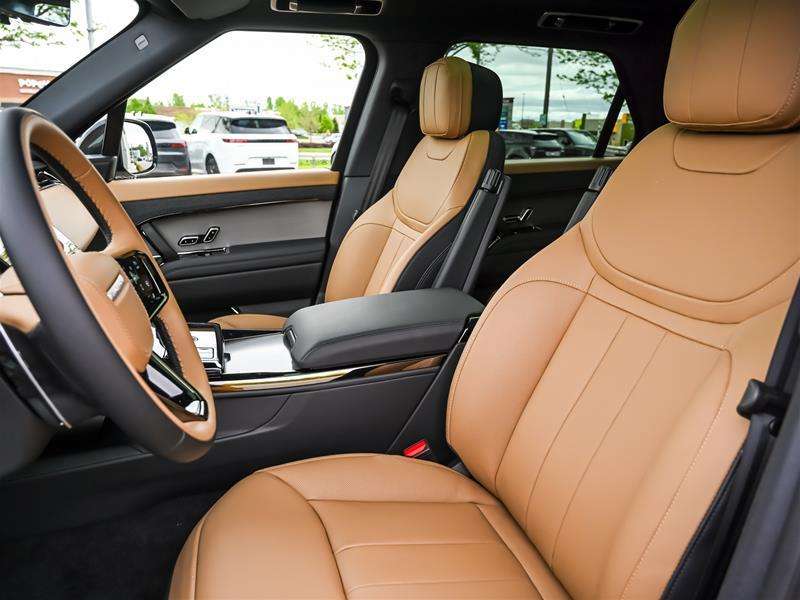 2026 Land Rover Range Rover Sport P400 Dynamic SE thumb 11