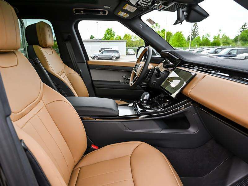 2026 Land Rover Range Rover Sport P400 Dynamic SE thumb 12