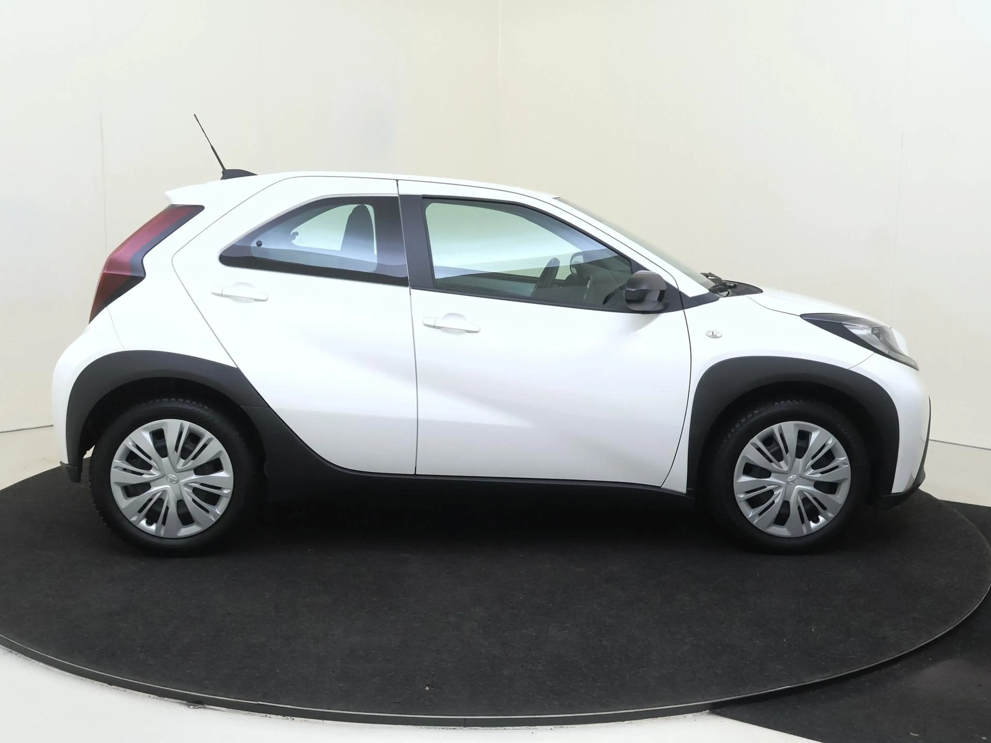 Toyota Aygo X 1.0 VVT-i 72 PK MT Play Mediascherm | Camera | Air — photo 7
