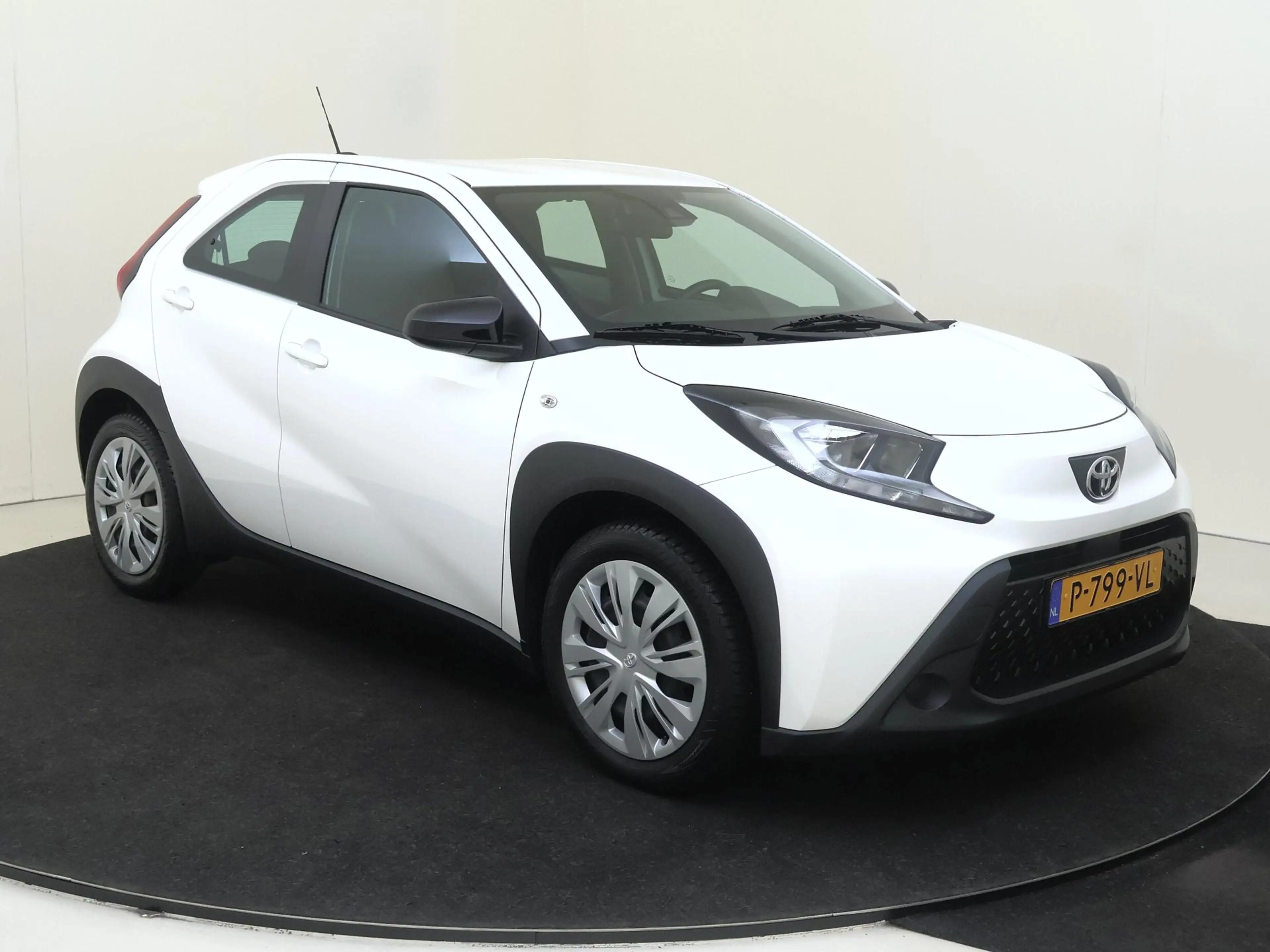 Toyota Aygo X 1.0 VVT-i 72 PK MT Play Mediascherm | Camera | Air — photo 3