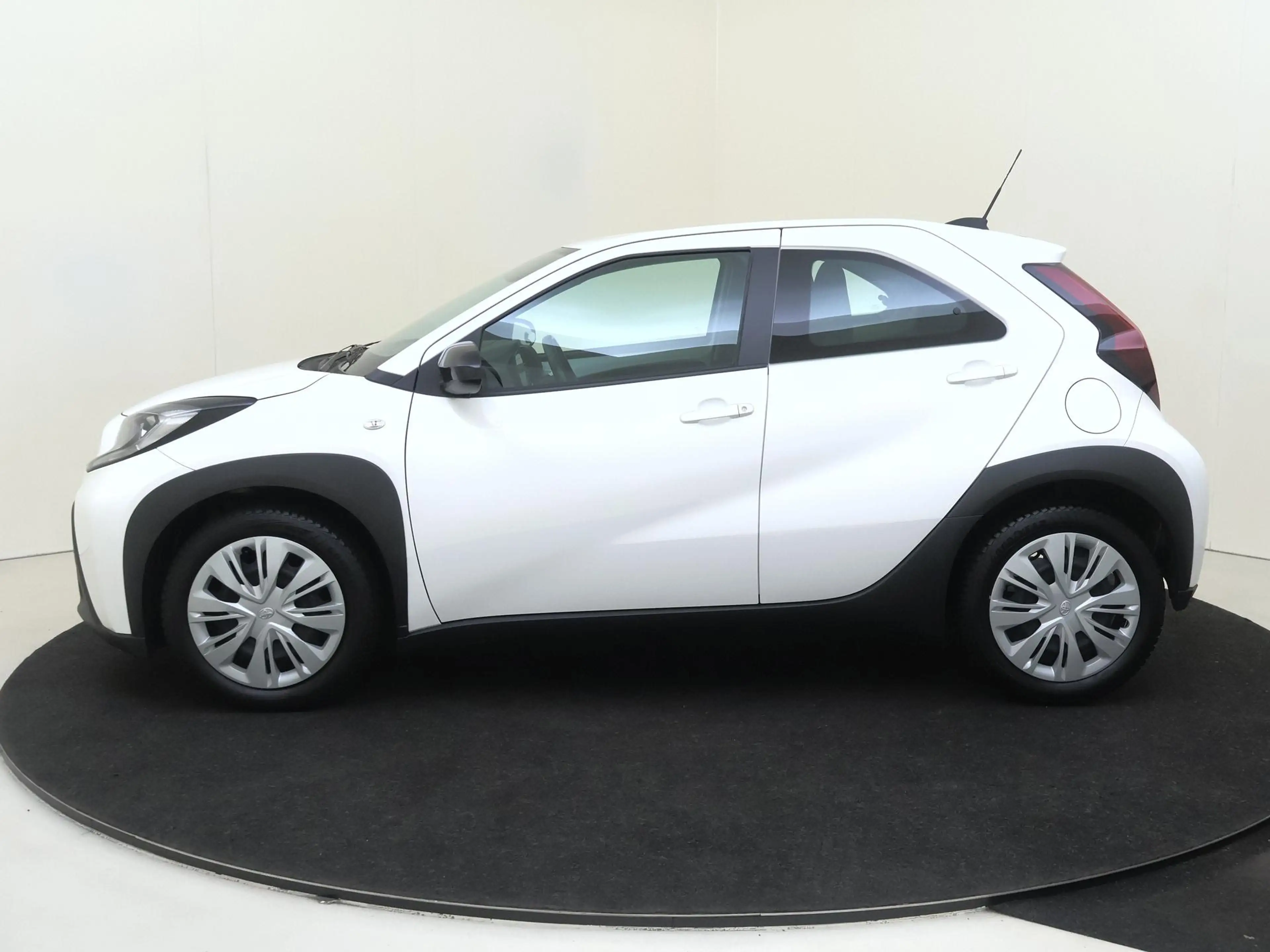 Toyota Aygo X 1.0 VVT-i 72 PK MT Play Mediascherm | Camera | Air — photo 5