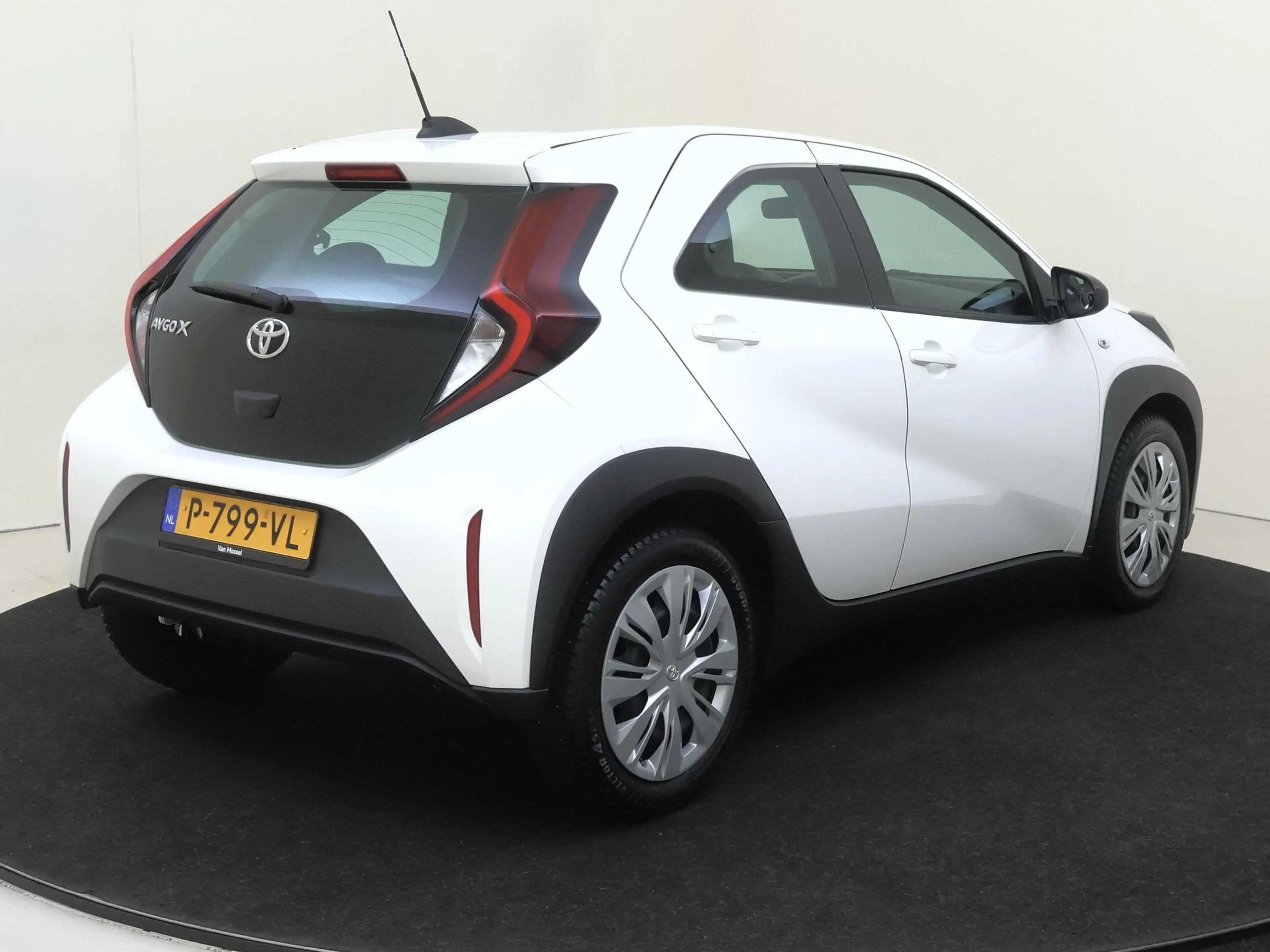 Toyota Aygo X 1.0 VVT-i 72 PK MT Play Mediascherm | Camera | Air — photo 8
