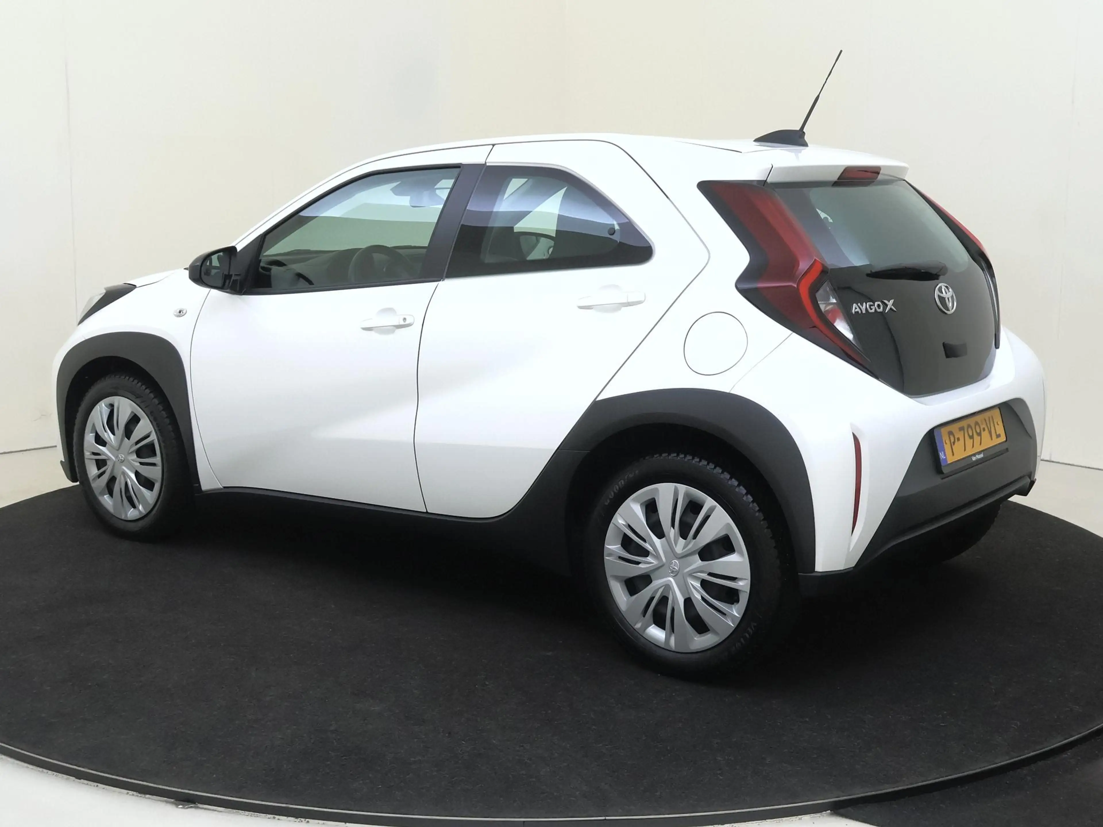 Toyota Aygo X 1.0 VVT-i 72 PK MT Play Mediascherm | Camera | Air — photo 4