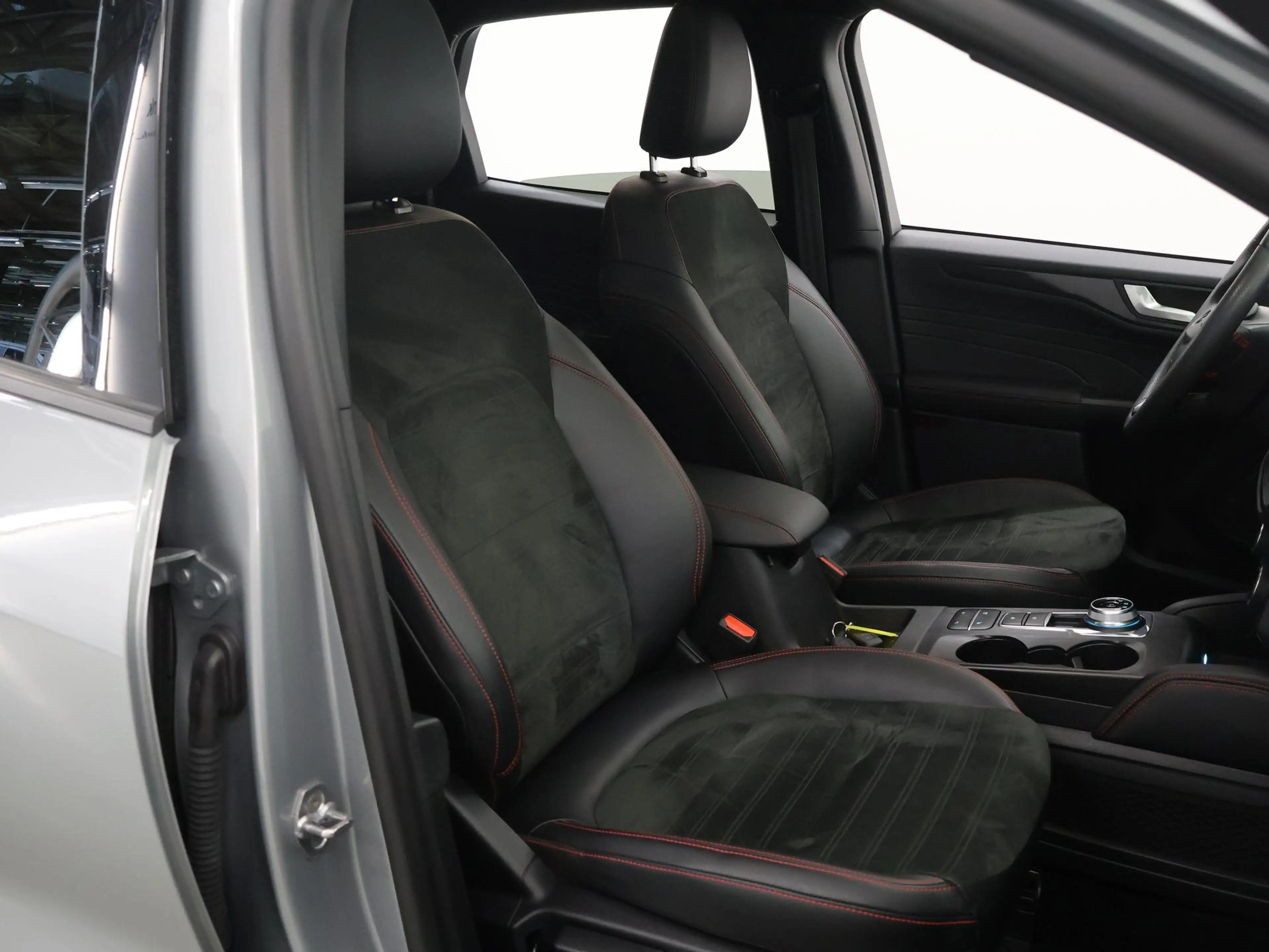 Ford Kuga 2.5 PHEV ST-Line X | Panoramadak | Winterpakket | — photo 10