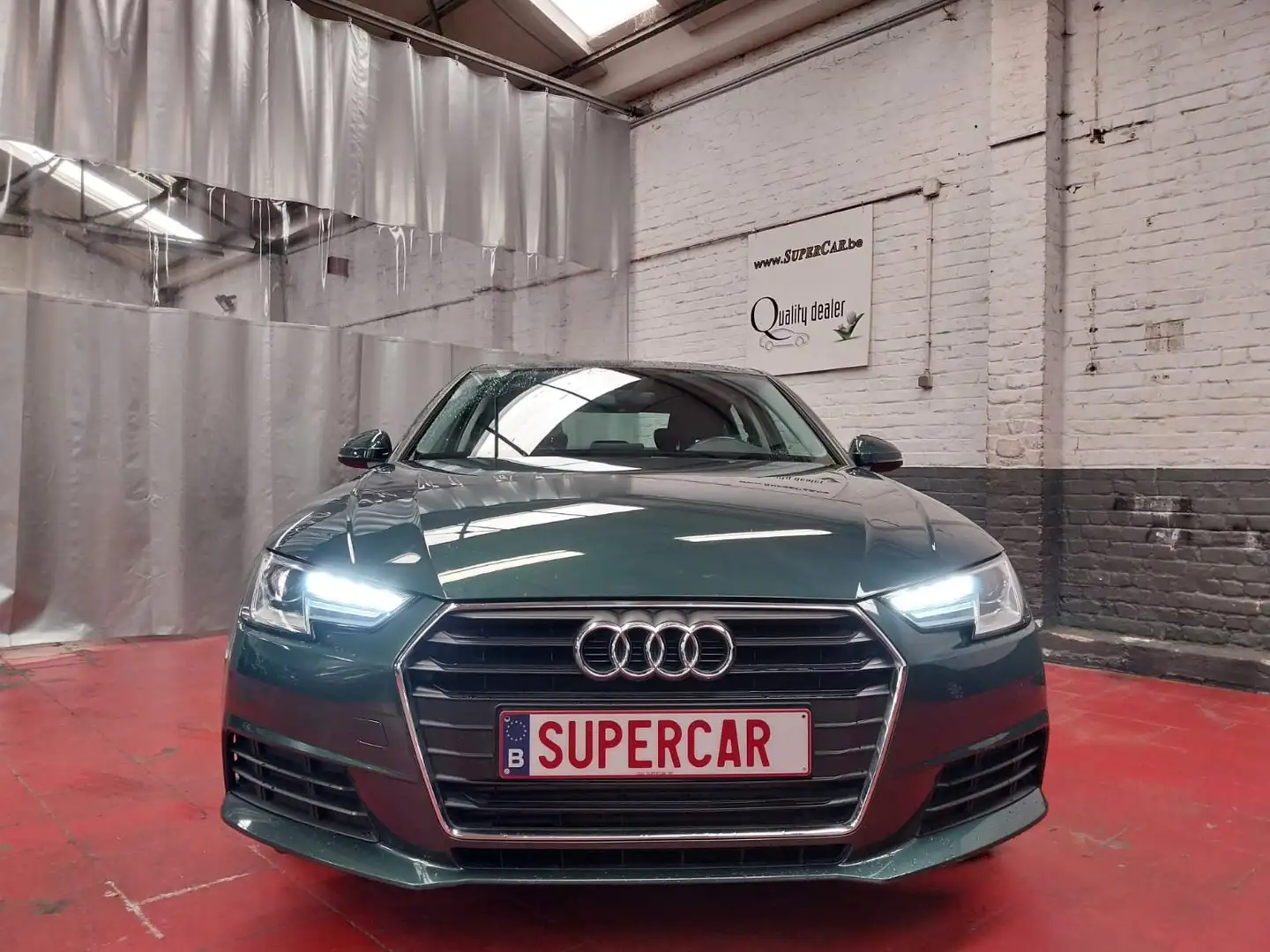 Audi A4 2.0 TFSI ultra Design * BLTH * GPS * 252 x 60 M * Groen - 2