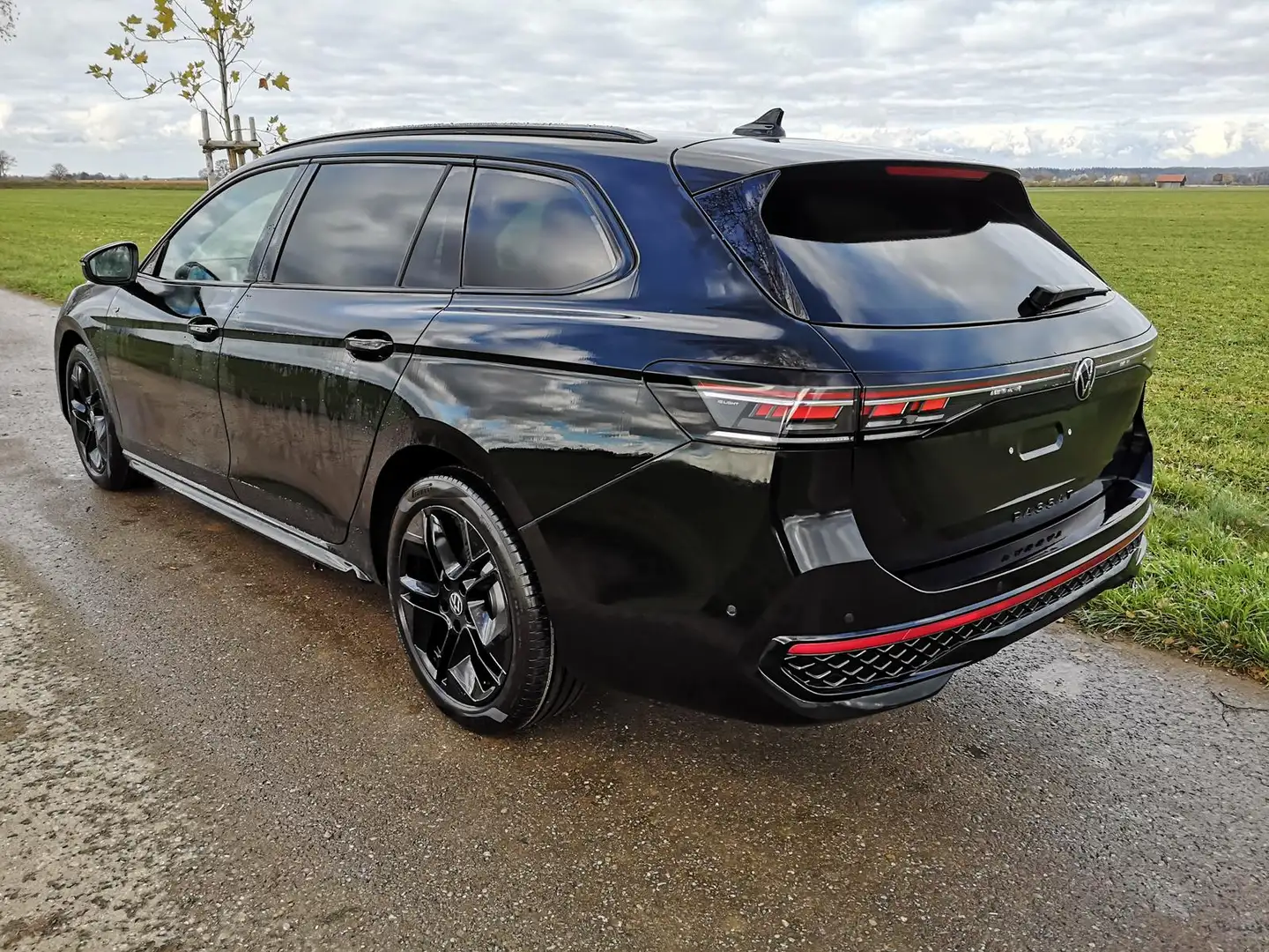 Volkswagen Passat Variant 2.0 TDI DSG 4Motion R-Line Head Up AHK Navi Nero - 2