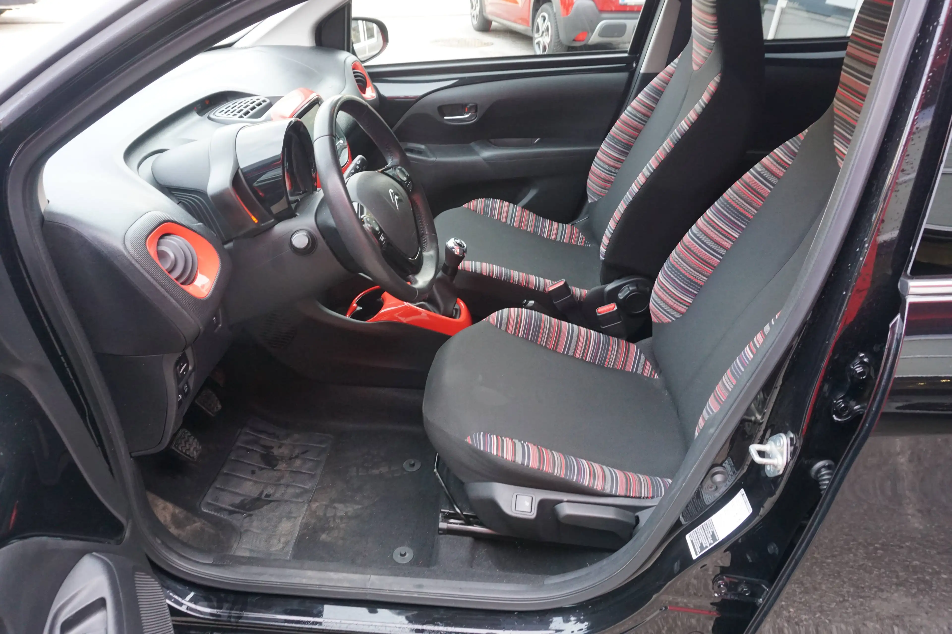 Citroen C1 VTi 72 Airscape SHINE — photo 10
