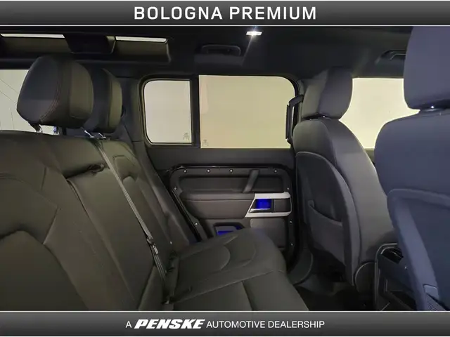 Land Rover Defender 110 view 5