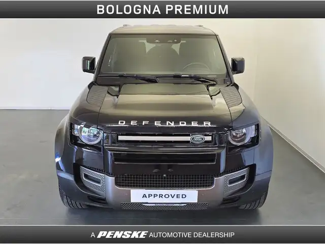 Land Rover Defender 110 view 8