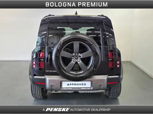 Land Rover Defender 110 view 7