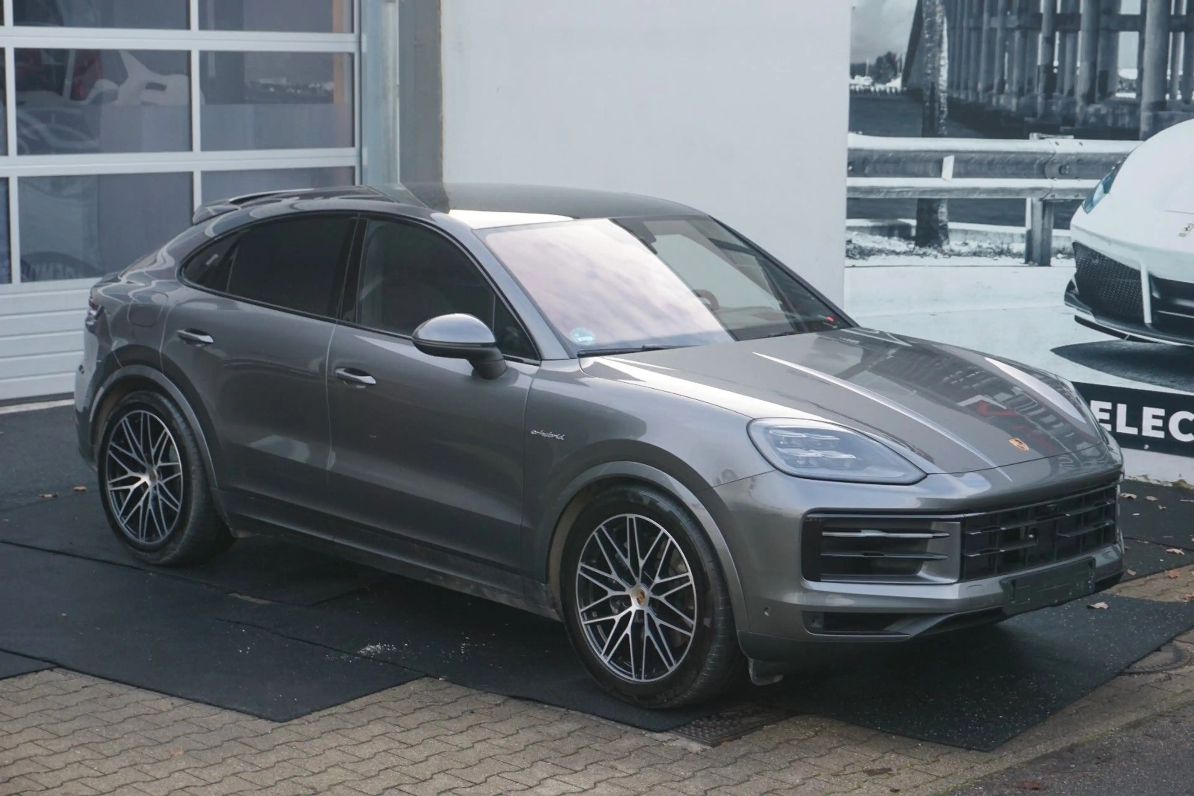 Porsche Cayenne Coupe E-Hybrid*Luft*AHK*BOSE*HeadUp*14We — photo 5